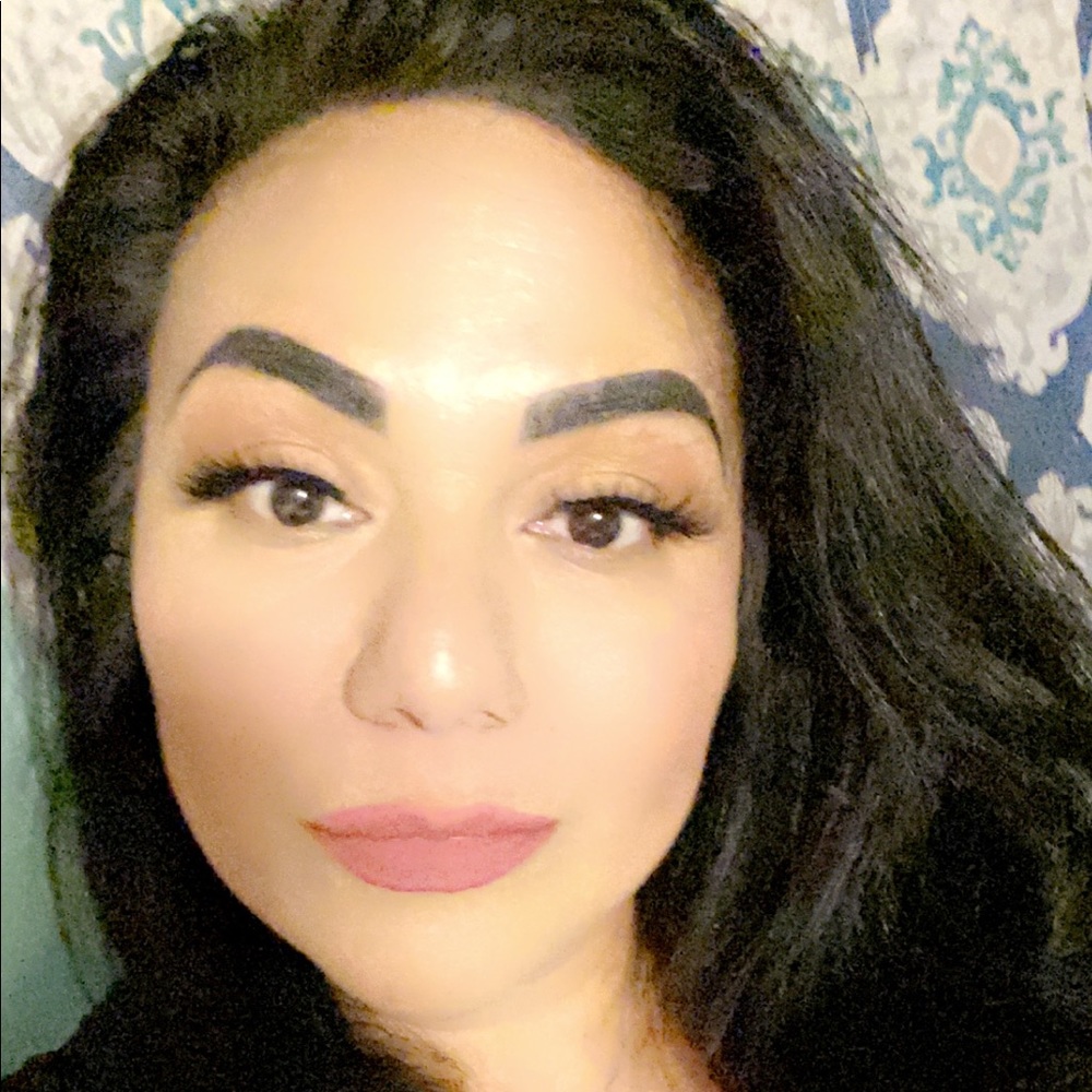 Meet your Posher, Angela